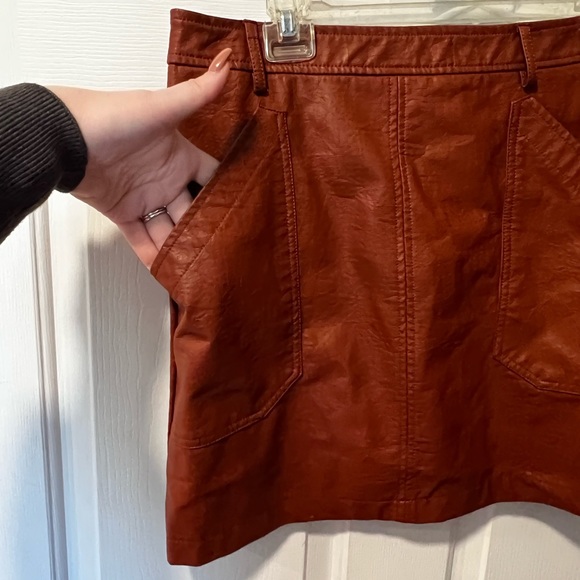 Faux leather skirt - Picture 3 of 4